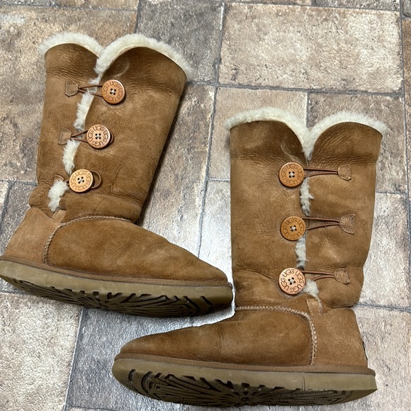 Ugg Bailey Button Triplet II Boot sz 8 - Picture 2 of 10